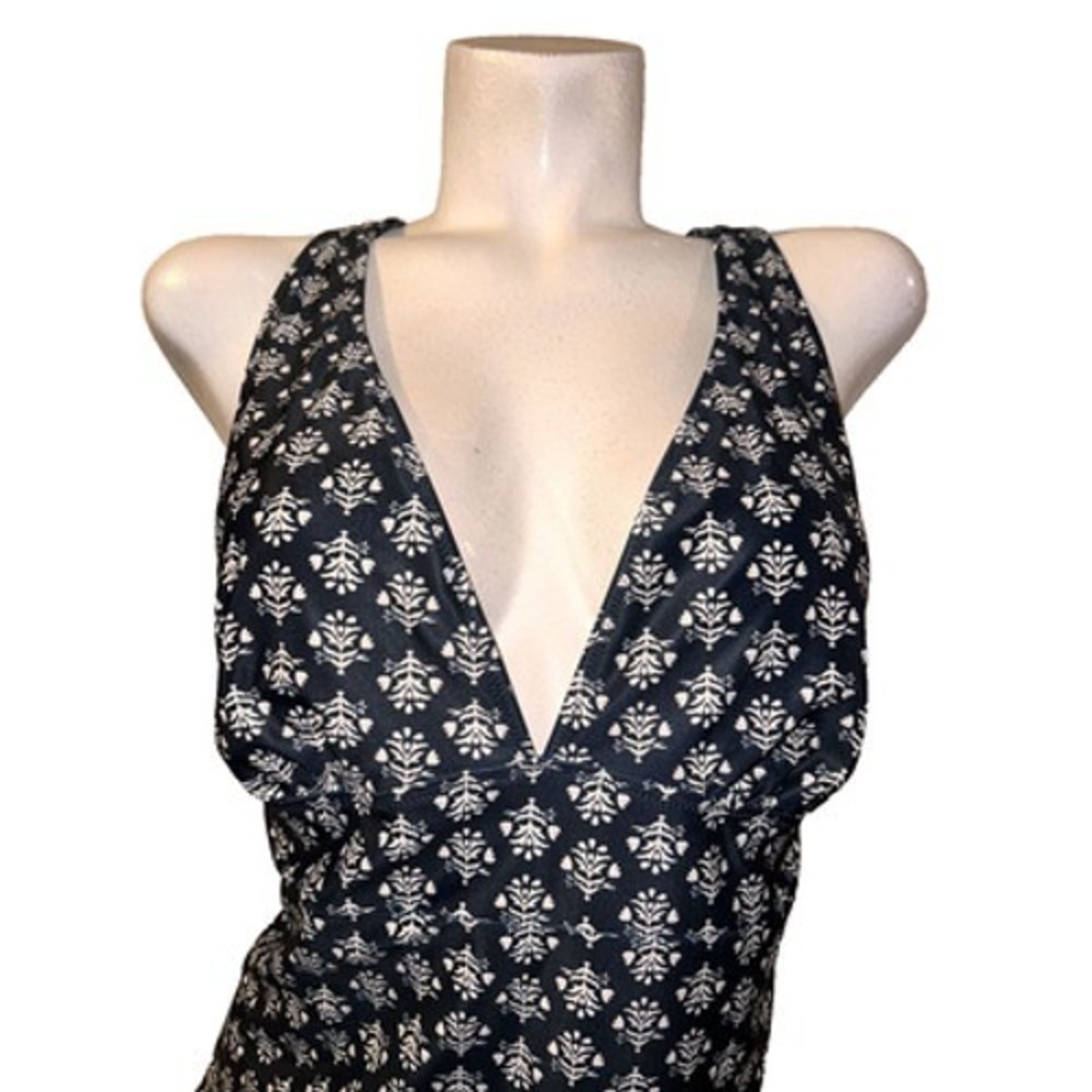 New Old Navy Women's Black White Floral Print One Piece V-neck Swimsuit Size XXL - Picture 2 of 9